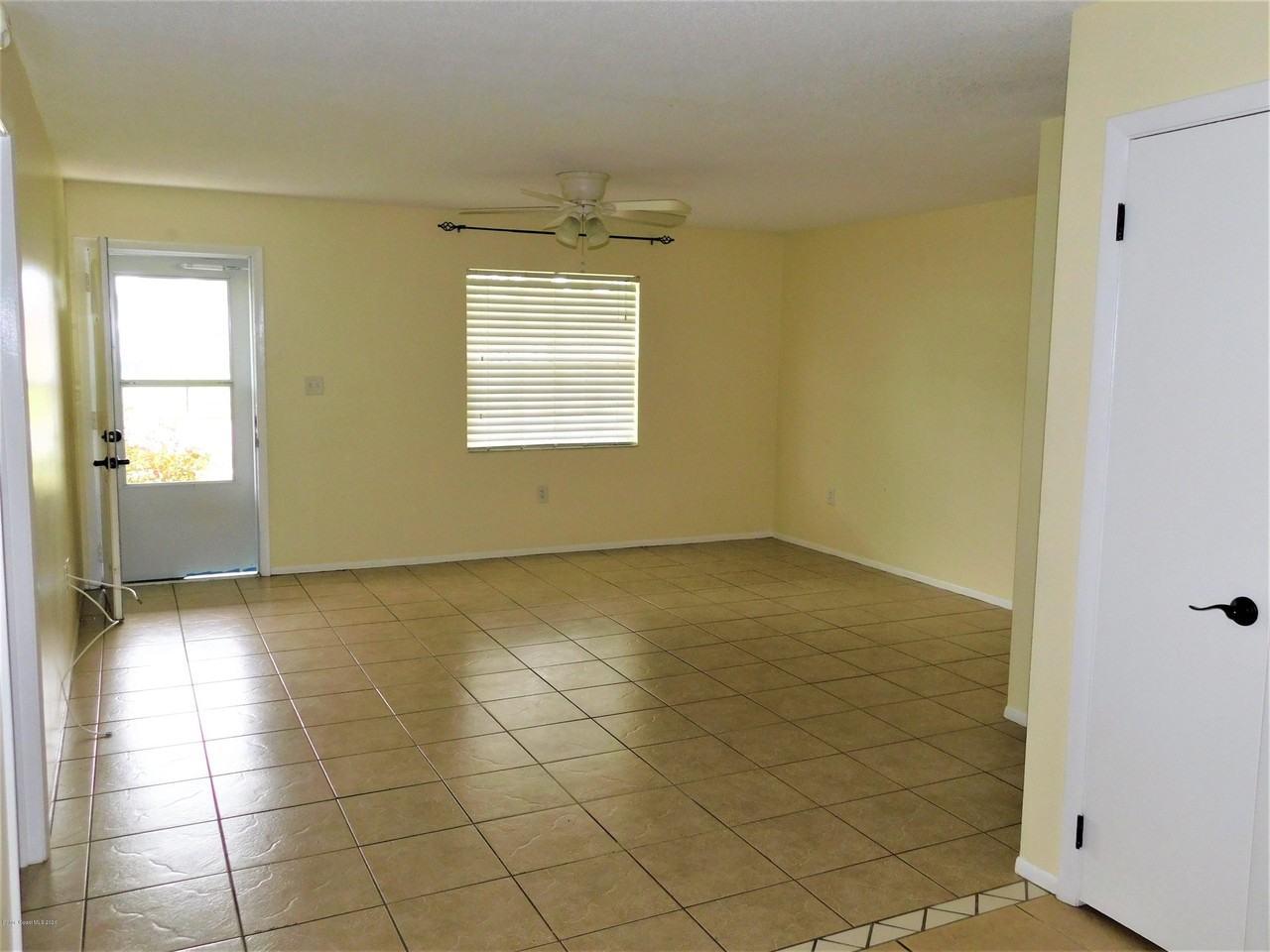 897 Levitt Pkwy - Photo 3 of 15