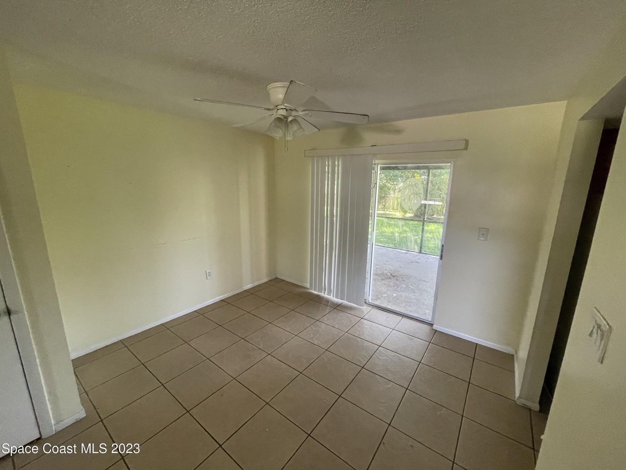 897 Levitt Pkwy - Photo 4 of 15