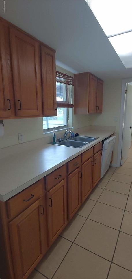 897 Levitt Pkwy - Photo 5 of 15