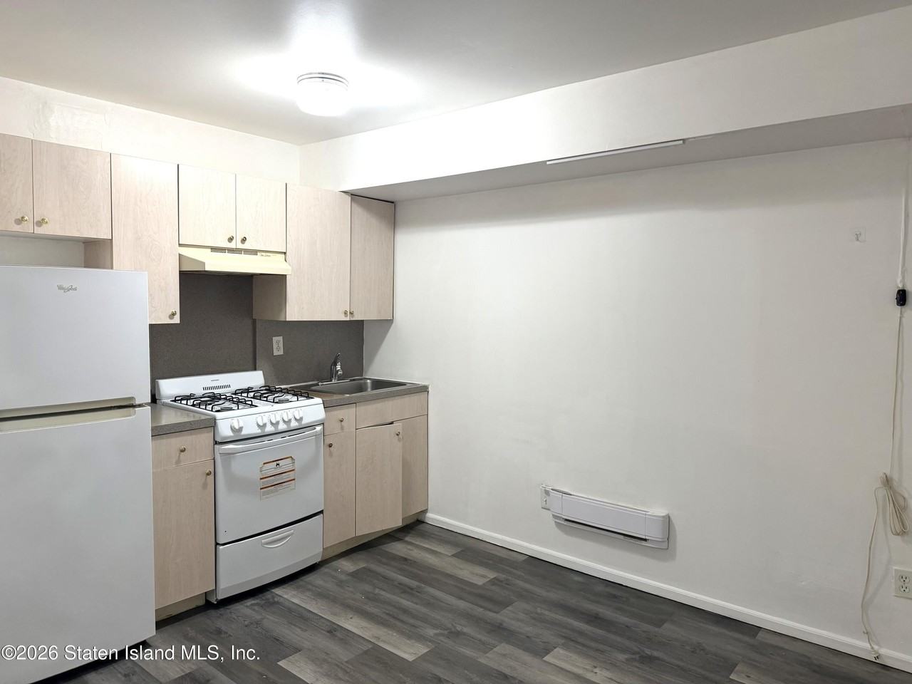 223 Buel Ave #B - Photo 3 of 6