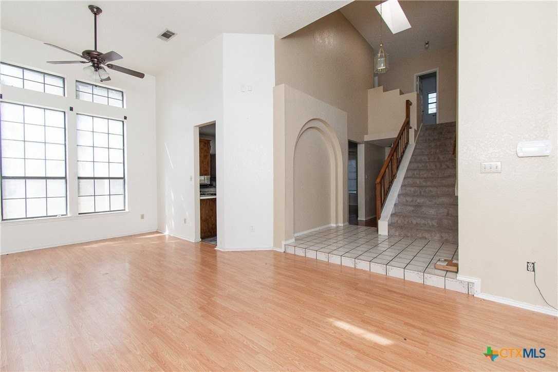 2304 Iowa Dr - Photo 3 of 20