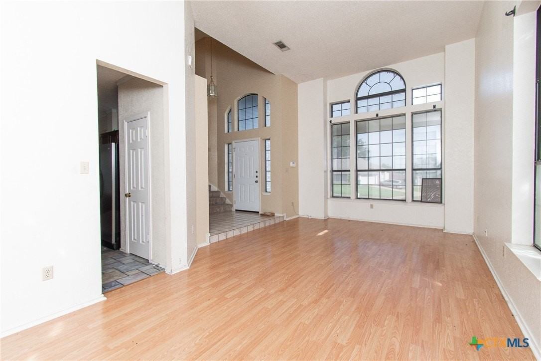 2304 Iowa Dr - Photo 4 of 20