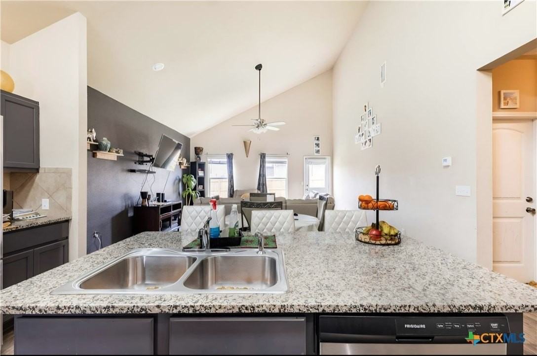 1030 Apricot Ln - Photo 2 of 16