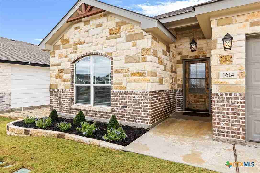 1614 Flatland Trl - Photo 5 of 39