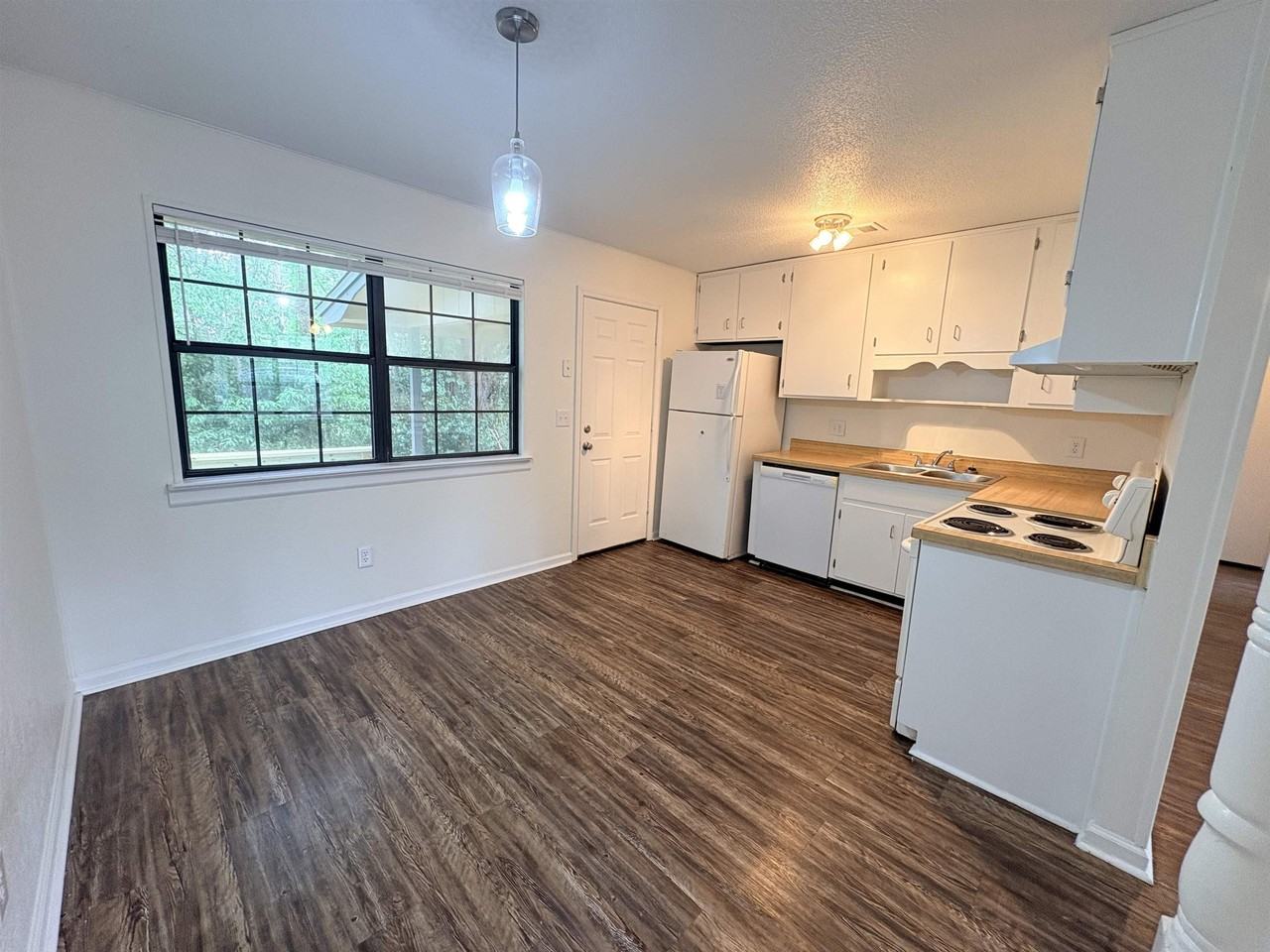 1543 Coombs Dr #2 - Photo 4 of 24