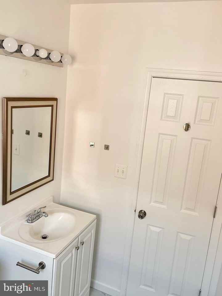 1838 C St Se #2 - Photo 5 of 6