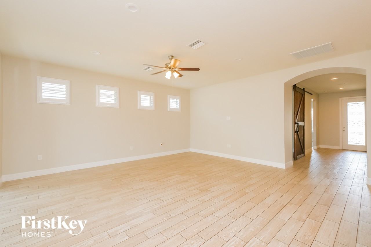 16303 Treasure Point Dr - Photo 2 of 15