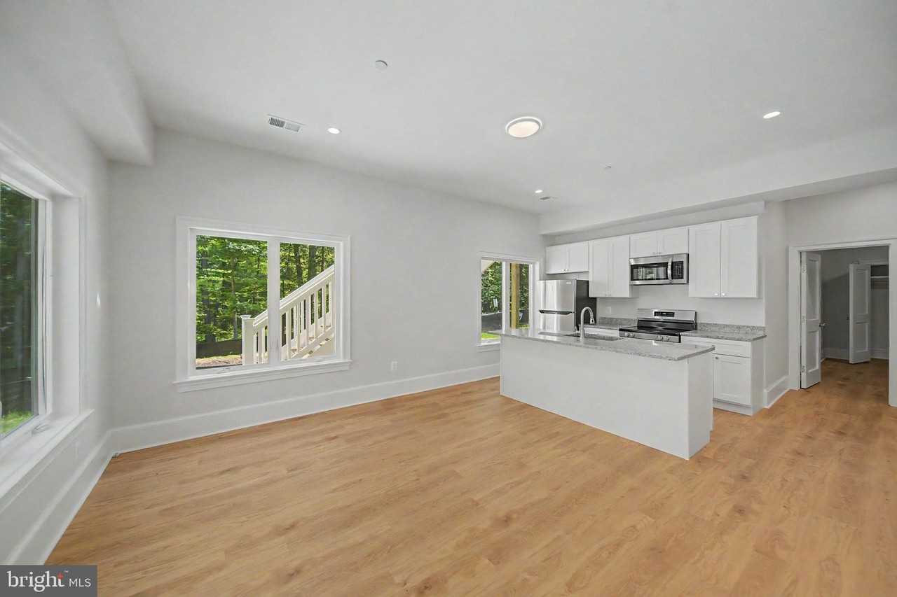 10205 Sorrel Ave - Photo 4 of 21