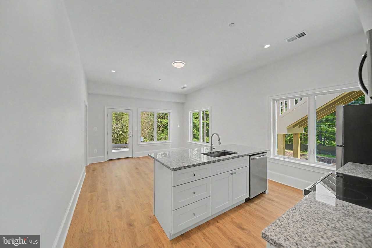 10205 Sorrel Ave - Photo 5 of 21