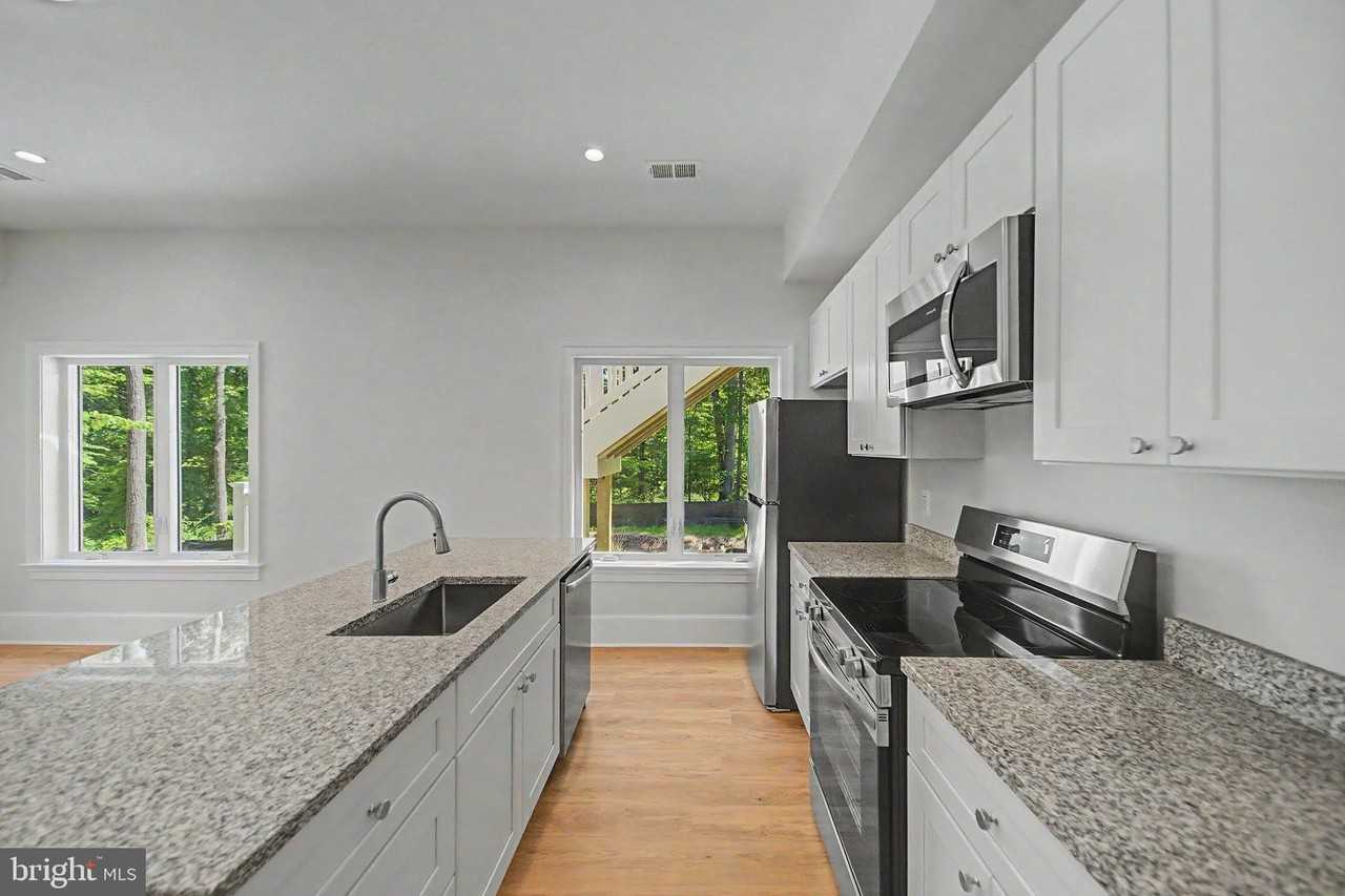 10205 Sorrel Ave - Photo 7 of 21
