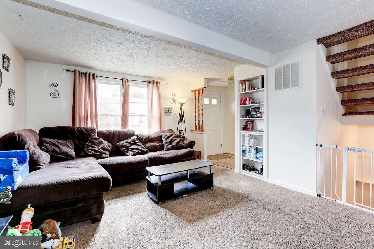 10117 Shelldrake Cir - Photo 2 of 14