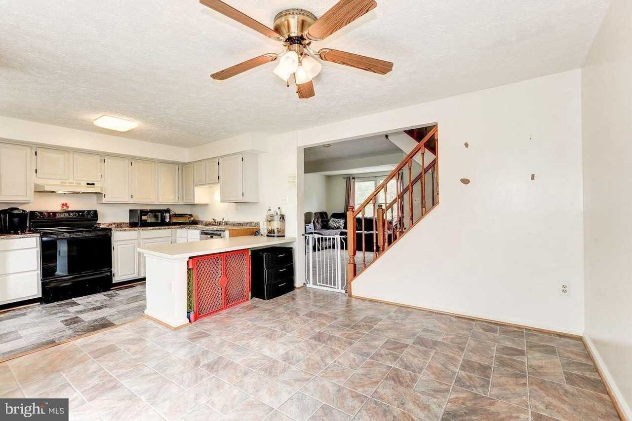 10117 Shelldrake Cir - Photo 5 of 14