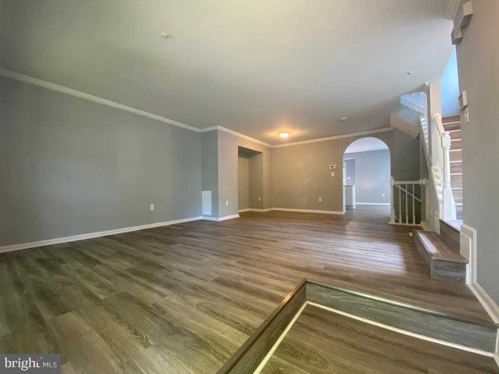 1931 Barrington Ct - Photo 4 of 19