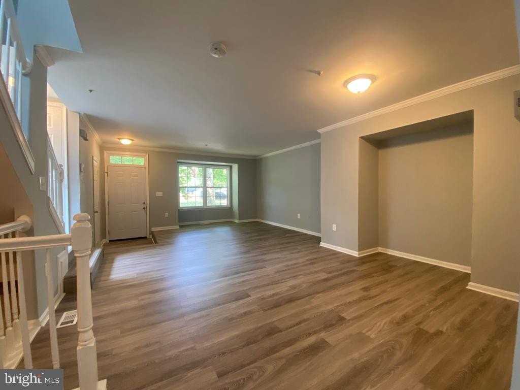 1931 Barrington Ct - Photo 5 of 19