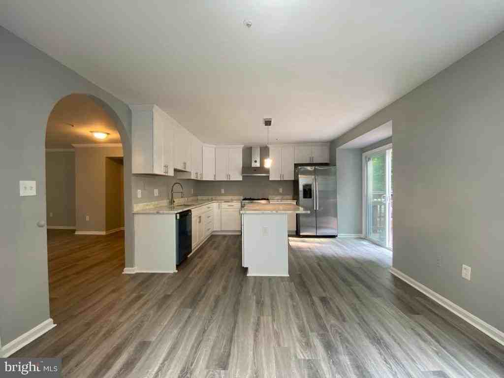 1931 Barrington Ct - Photo 7 of 19