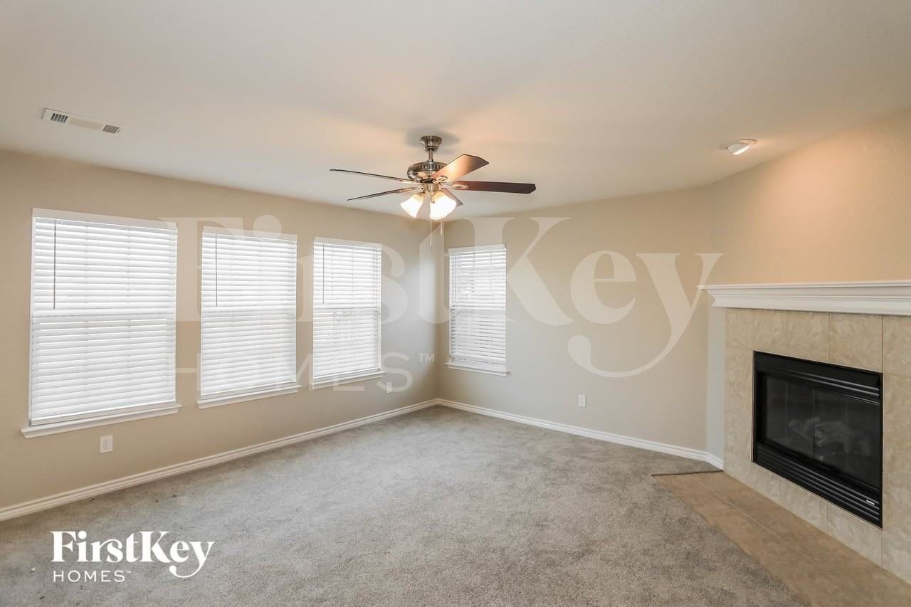 3905 Mantis St - Photo 2 of 15