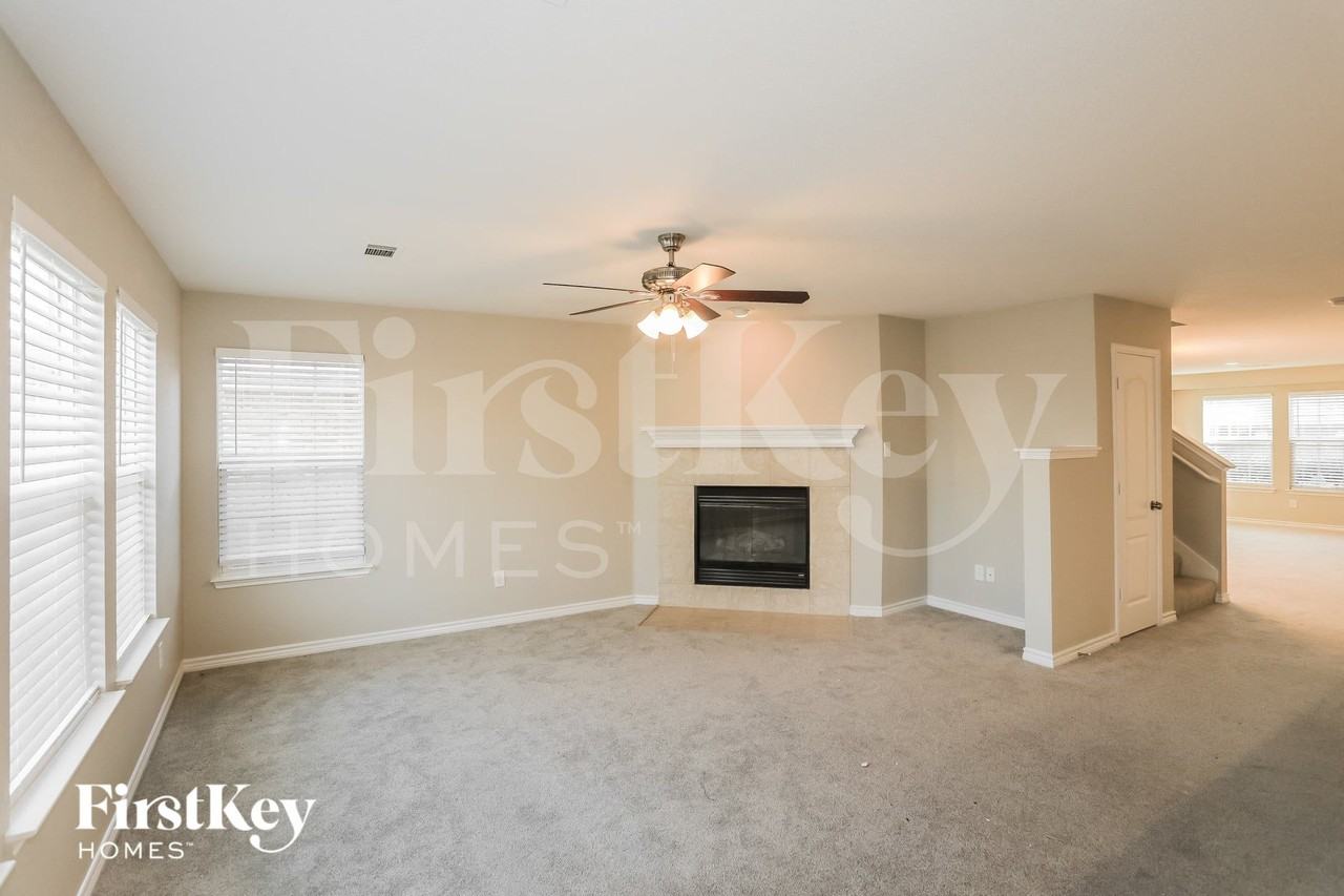 3905 Mantis St - Photo 3 of 15