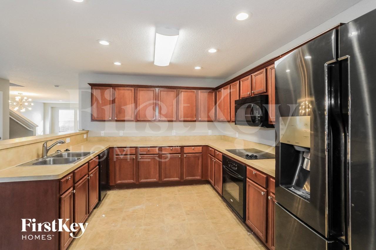3905 Mantis St - Photo 5 of 15