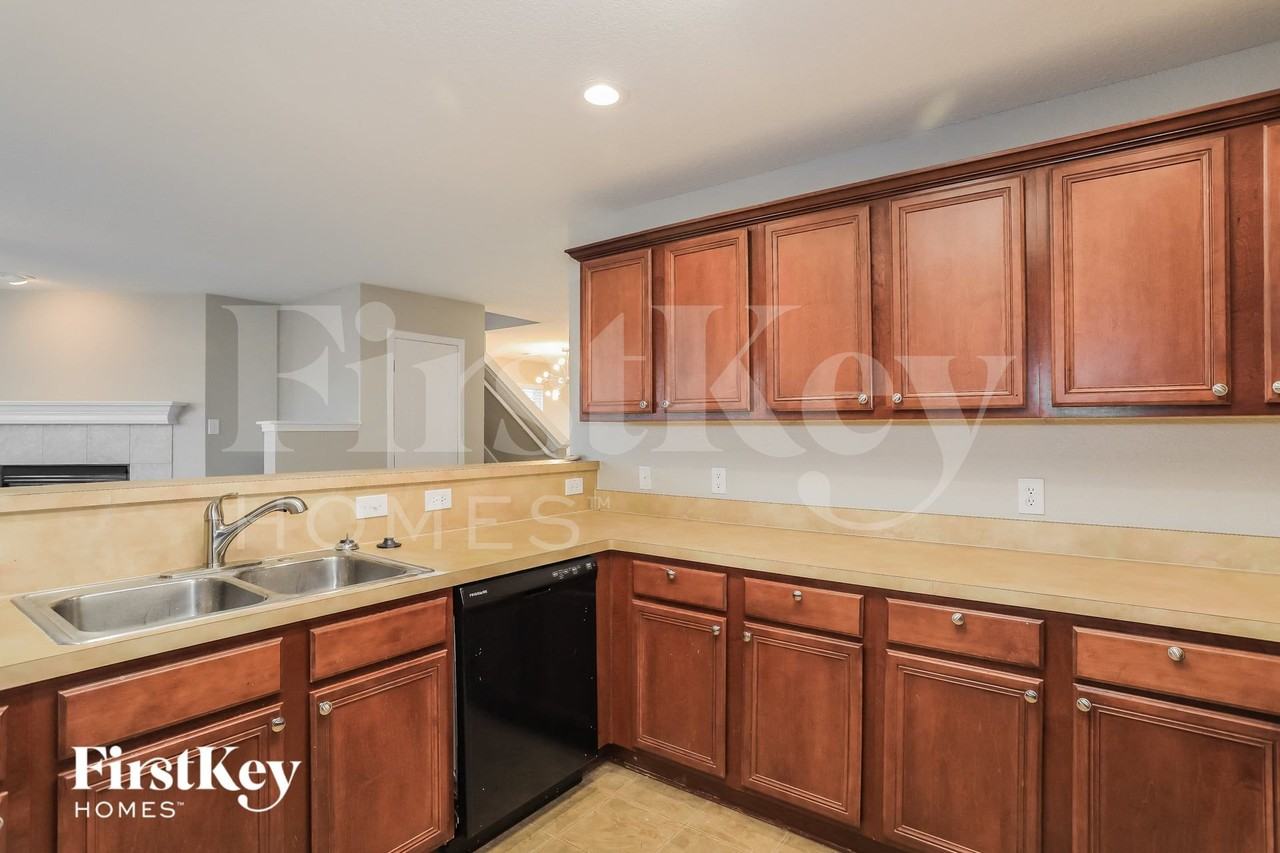3905 Mantis St - Photo 6 of 15