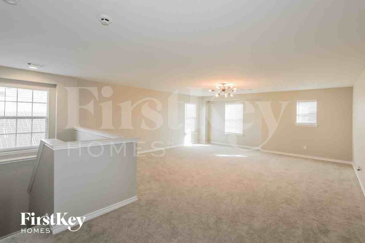 3905 Mantis St - Photo 7 of 15