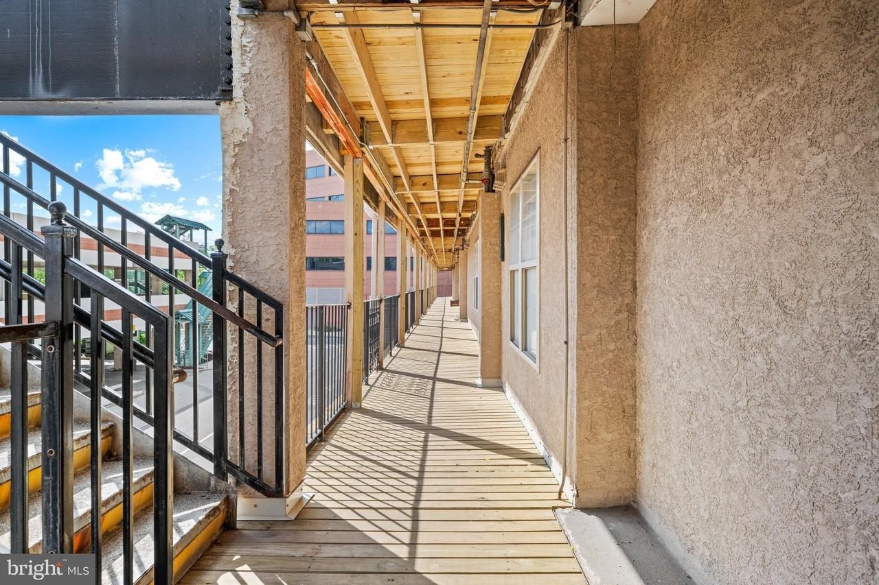 1022 Main St - Photo 7 of 33