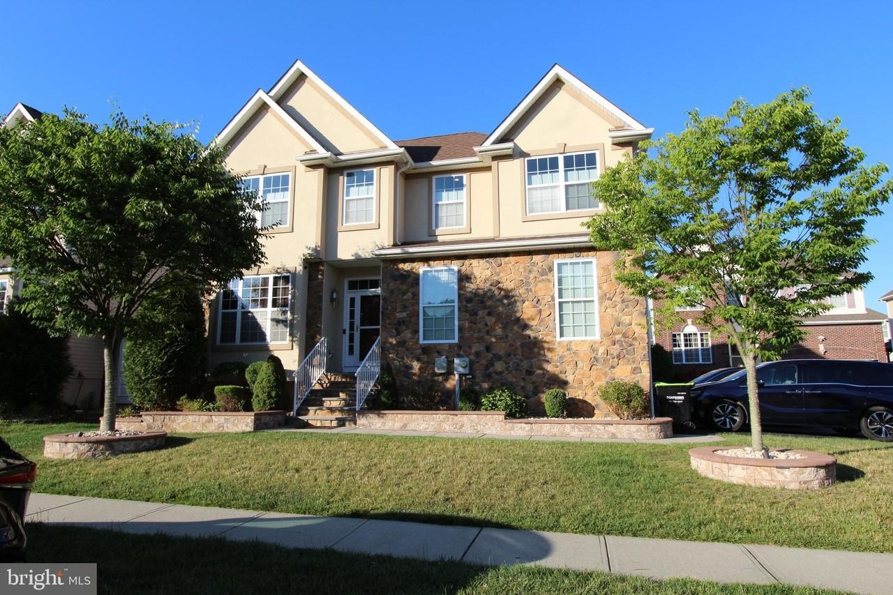 404 Morning Glory Dr - Photo 2 of 48