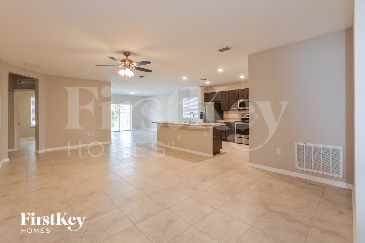 3920 Scotland St - Photo 2 of 15