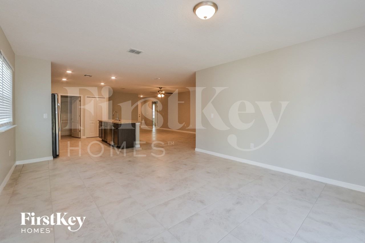 3920 Scotland St - Photo 4 of 15