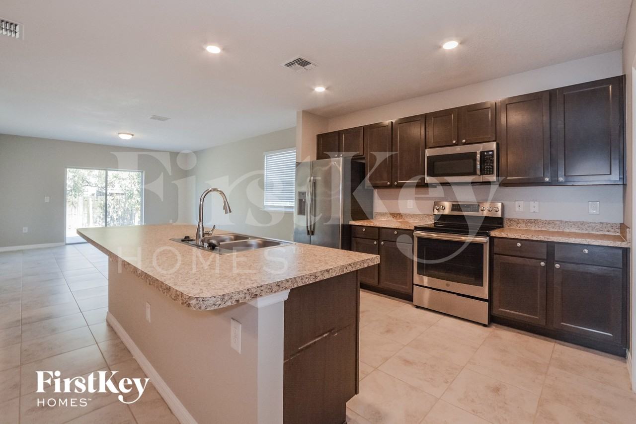 3920 Scotland St - Photo 5 of 15