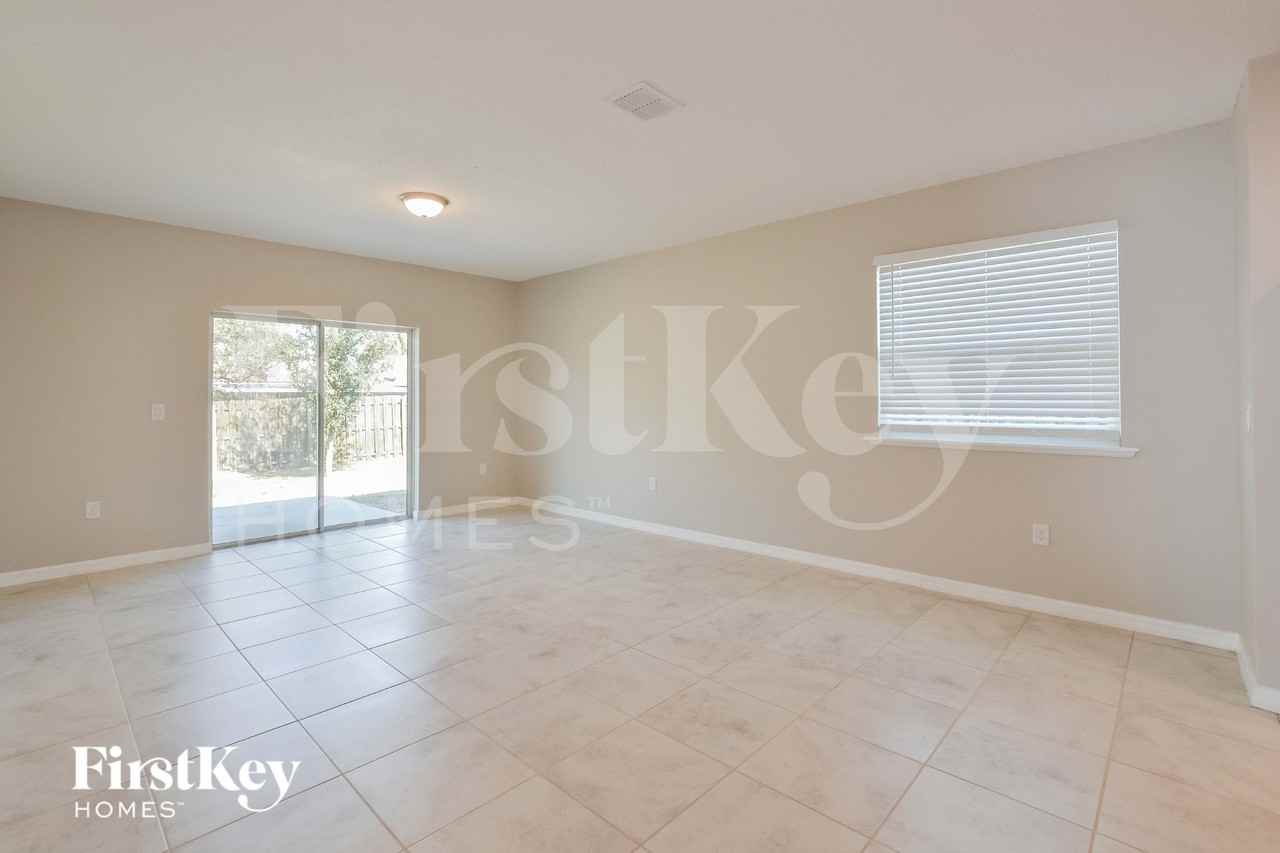 3920 Scotland St - Photo 6 of 15