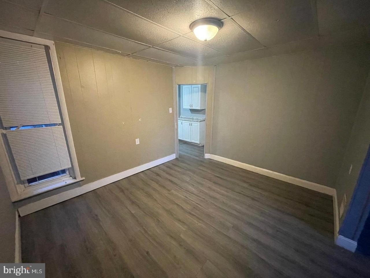 1124 Thomas St - Photo 4 of 11