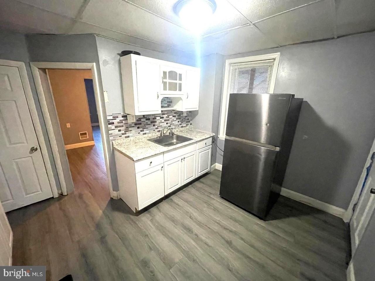 1124 Thomas St - Photo 6 of 11
