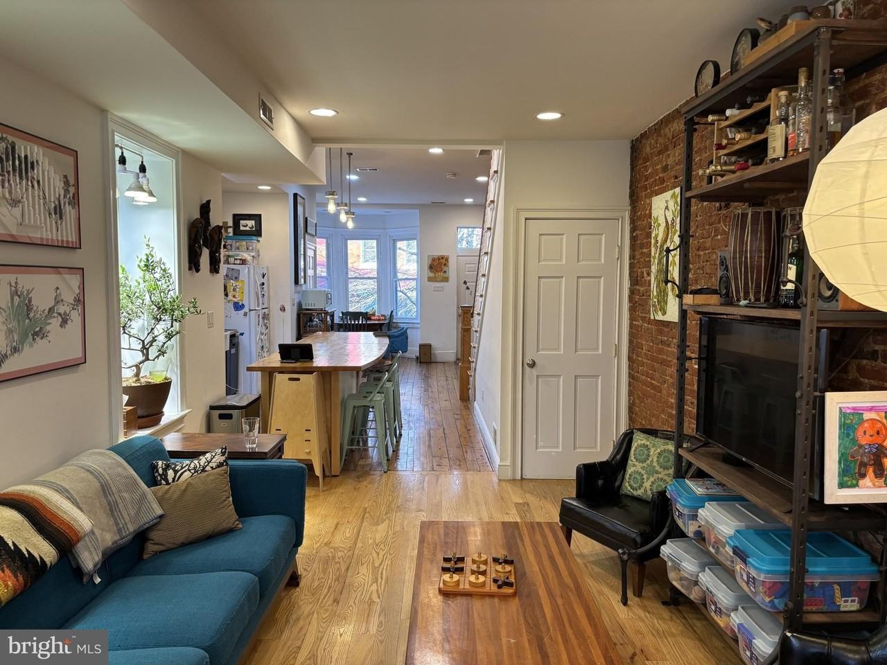 2944 Cambridge St - Photo 3 of 19