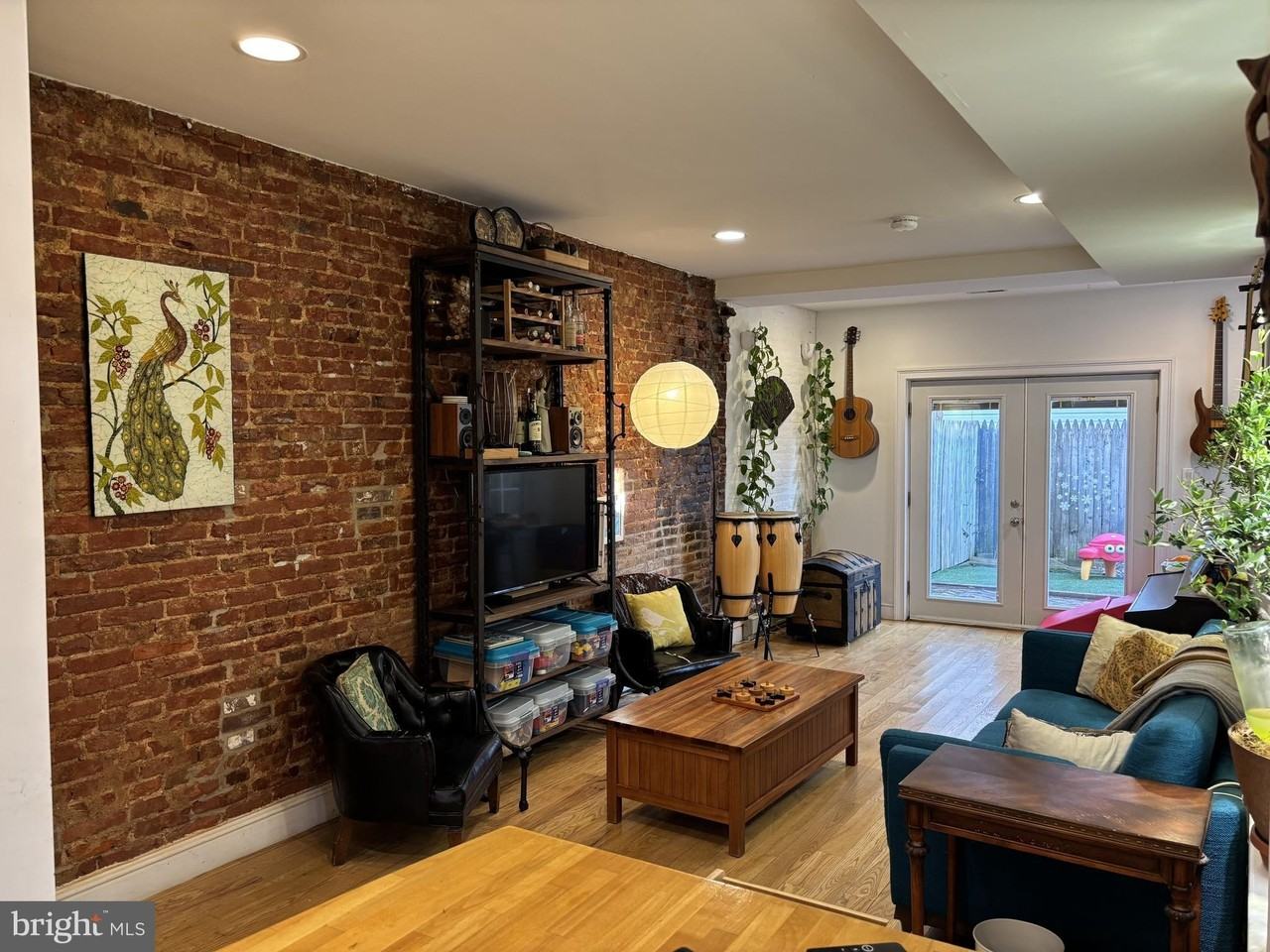 2944 Cambridge St - Photo 5 of 19