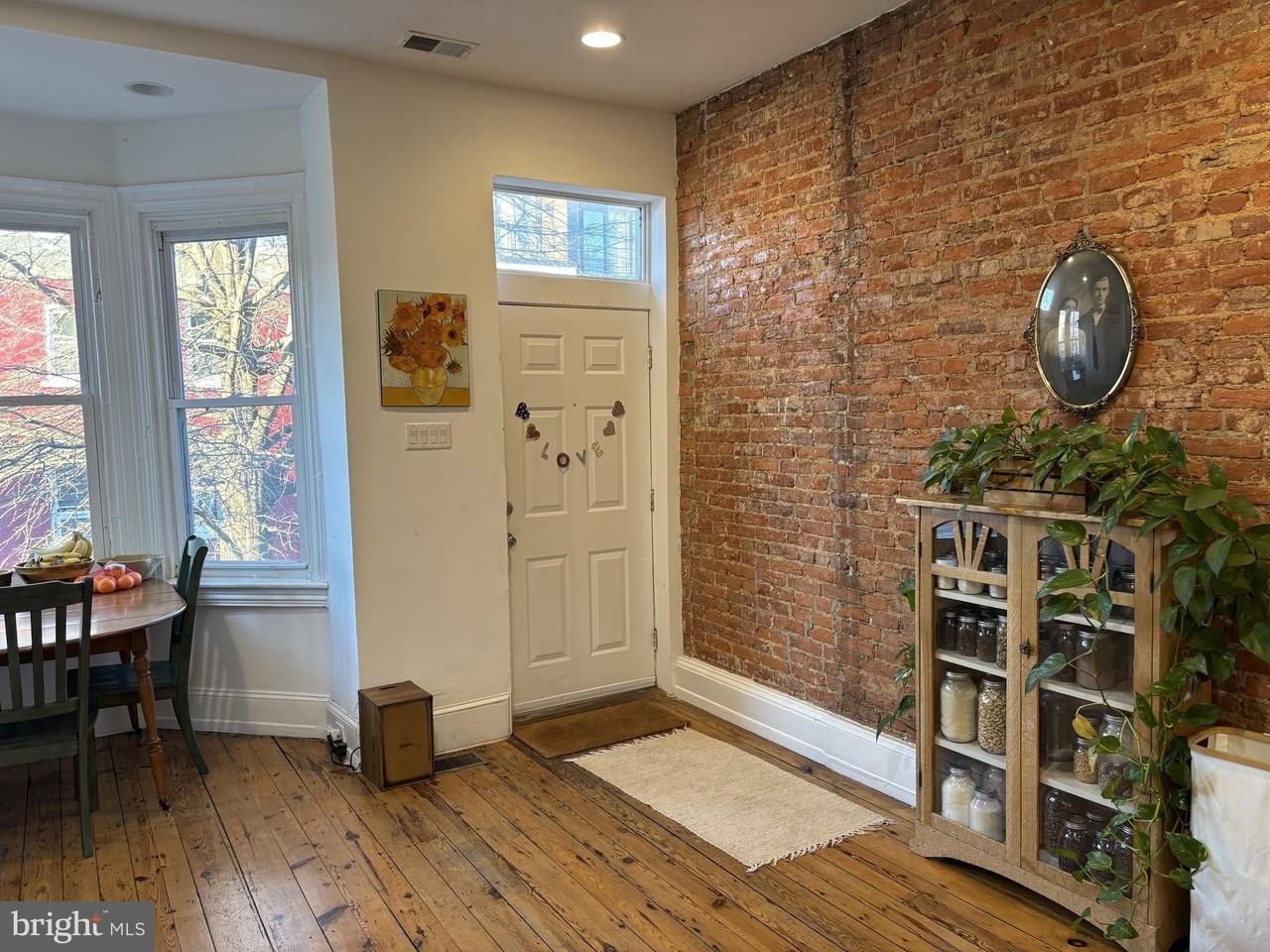 2944 Cambridge St - Photo 6 of 19