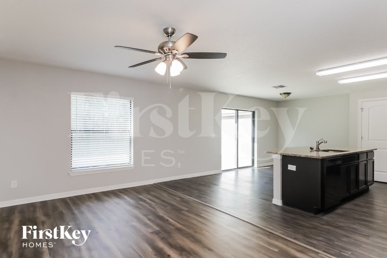 6218 Manitoba Dr - Photo 3 of 15