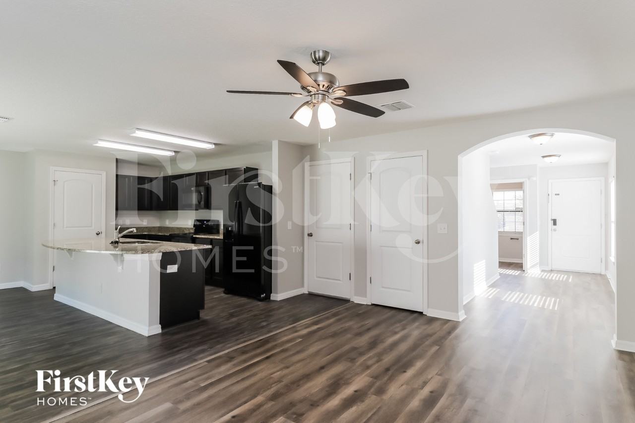6218 Manitoba Dr - Photo 4 of 15
