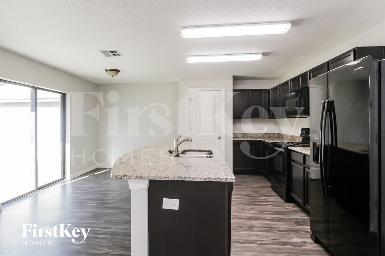 6218 Manitoba Dr - Photo 5 of 15