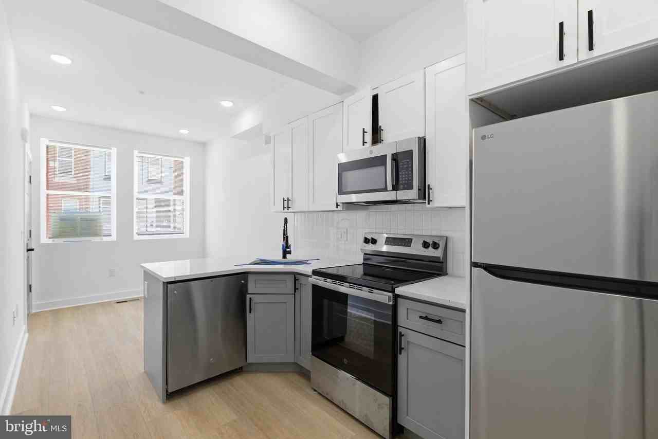 2123 N 9th St #1 - Photo 5 of 19