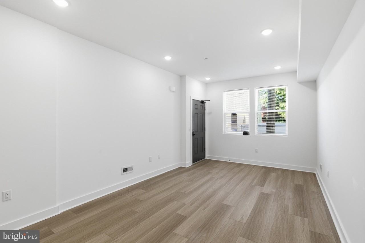 2505 N 11th St #1 - Photo 3 of 17
