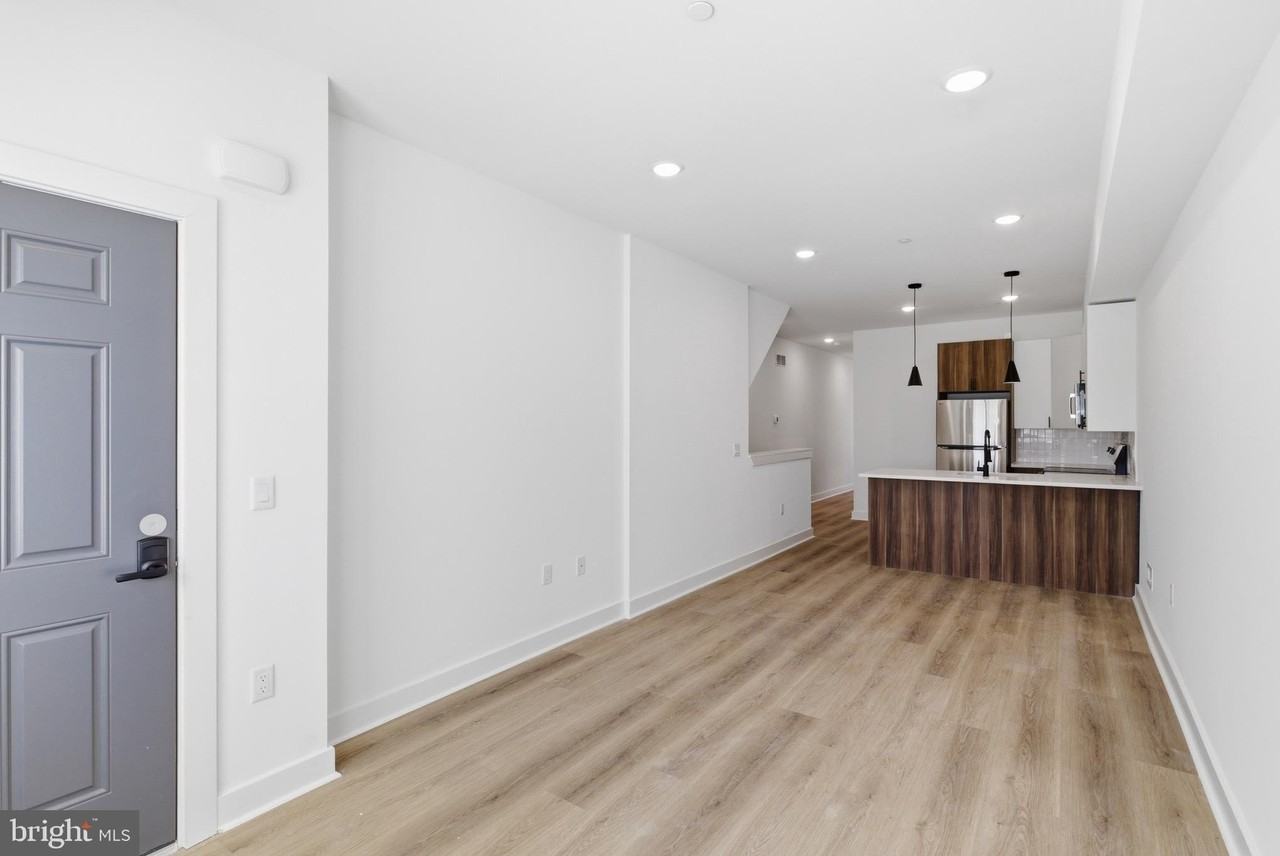 2534 N 11th St #1 - Photo 3 of 19