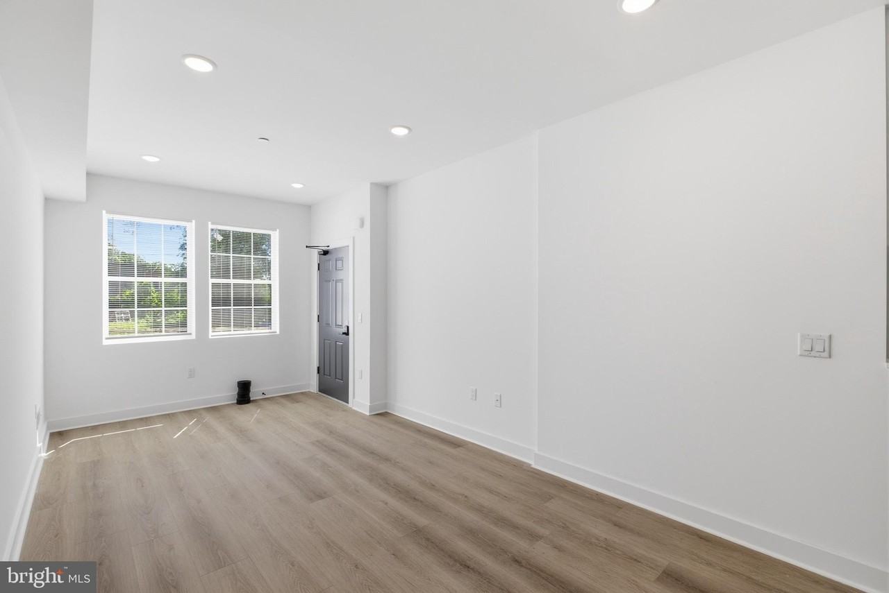 2534 N 11th St #1 - Photo 4 of 19