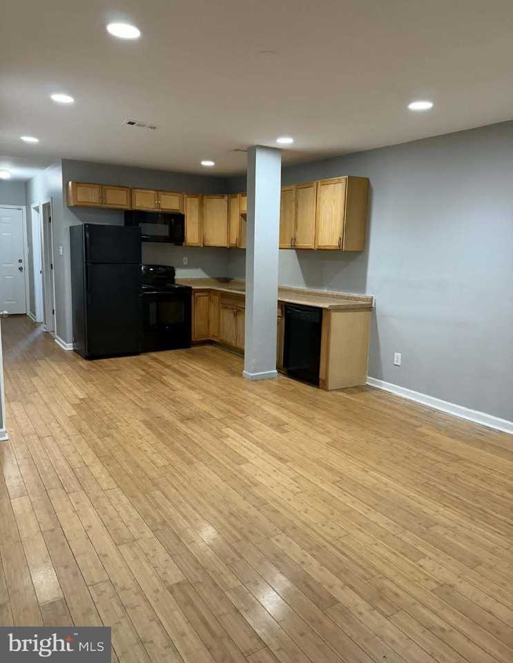 1928 W Diamond St #1 - Photo 4 of 33