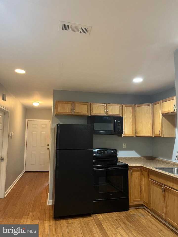 1928 W Diamond St #1 - Photo 6 of 33