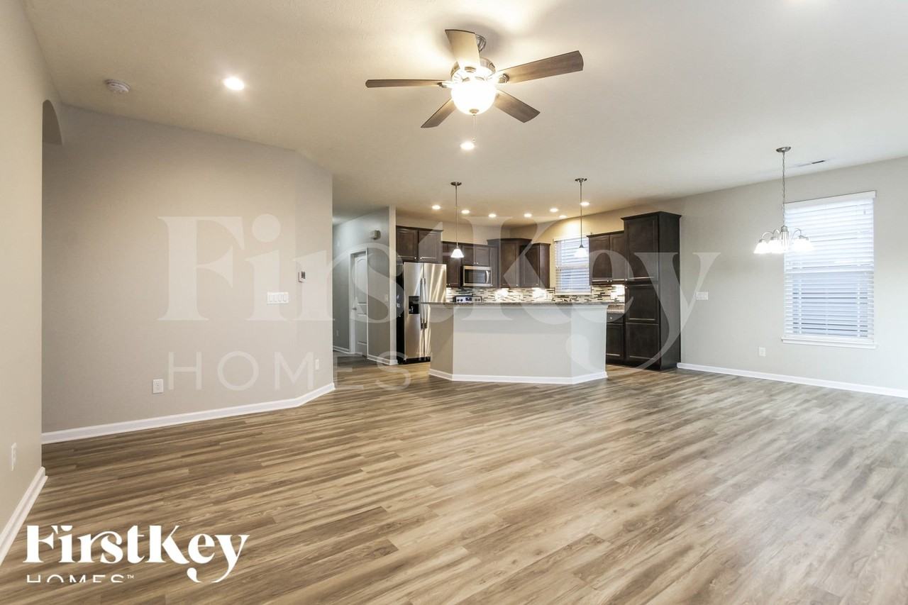 1341 Blackthorne Trl N - Photo 4 of 15