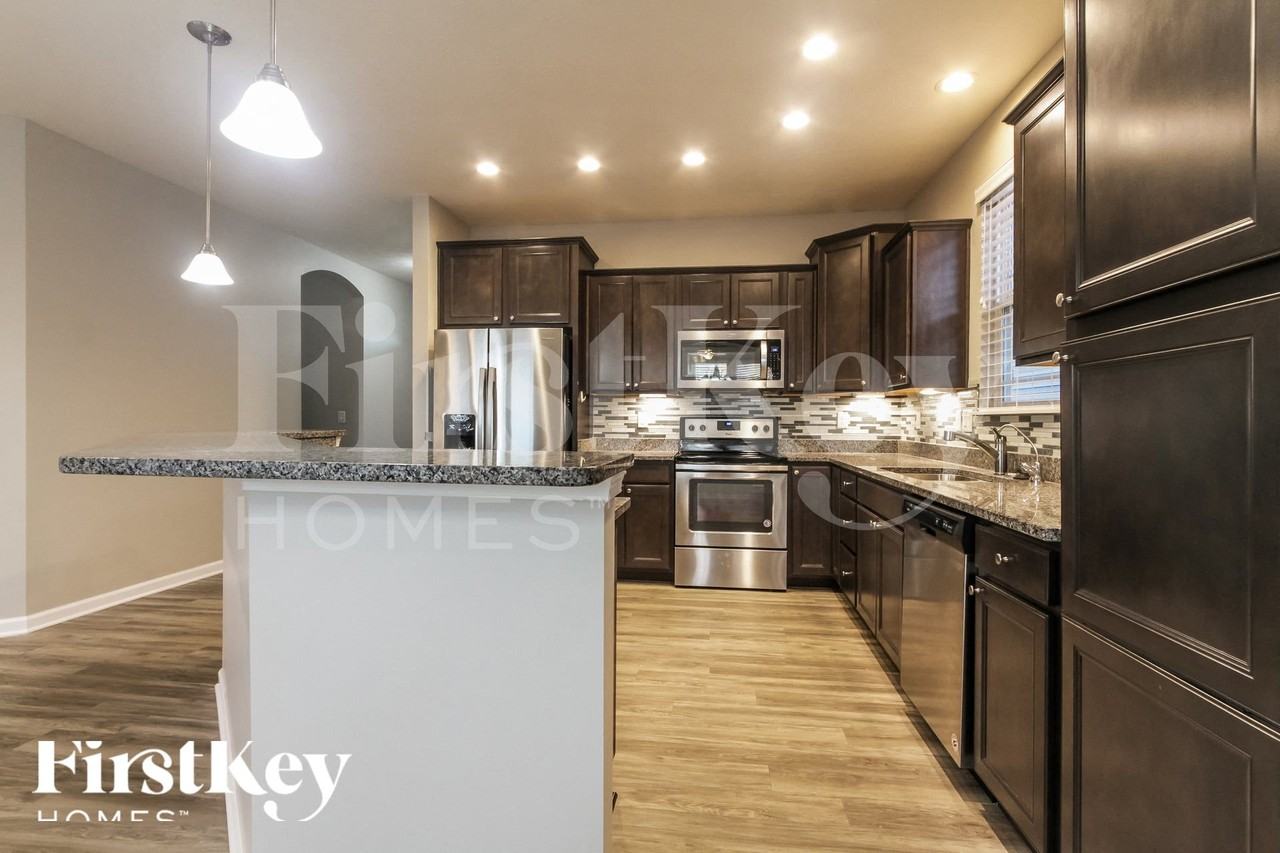 1341 Blackthorne Trl N - Photo 6 of 15