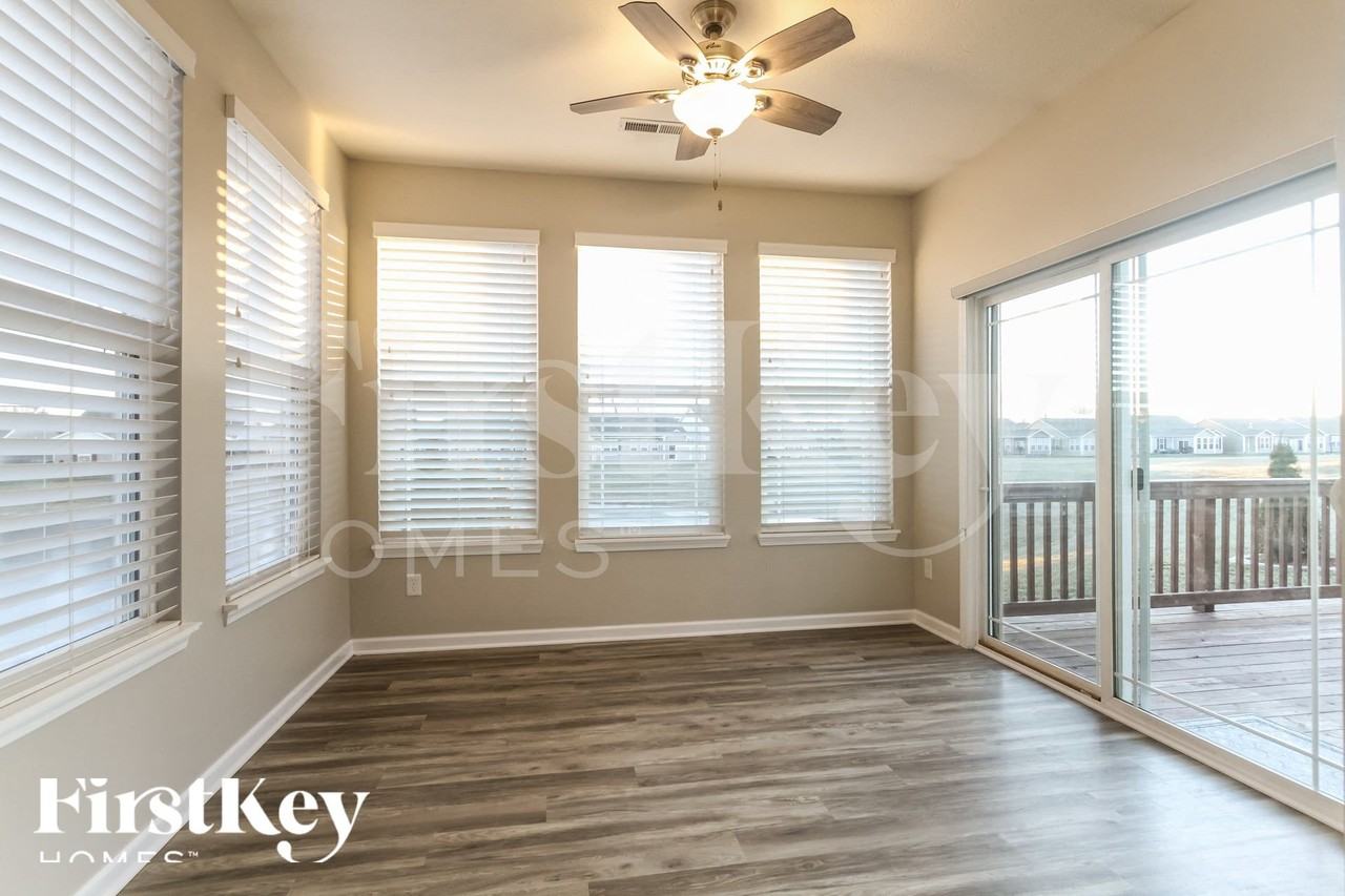 1341 Blackthorne Trl N - Photo 7 of 15