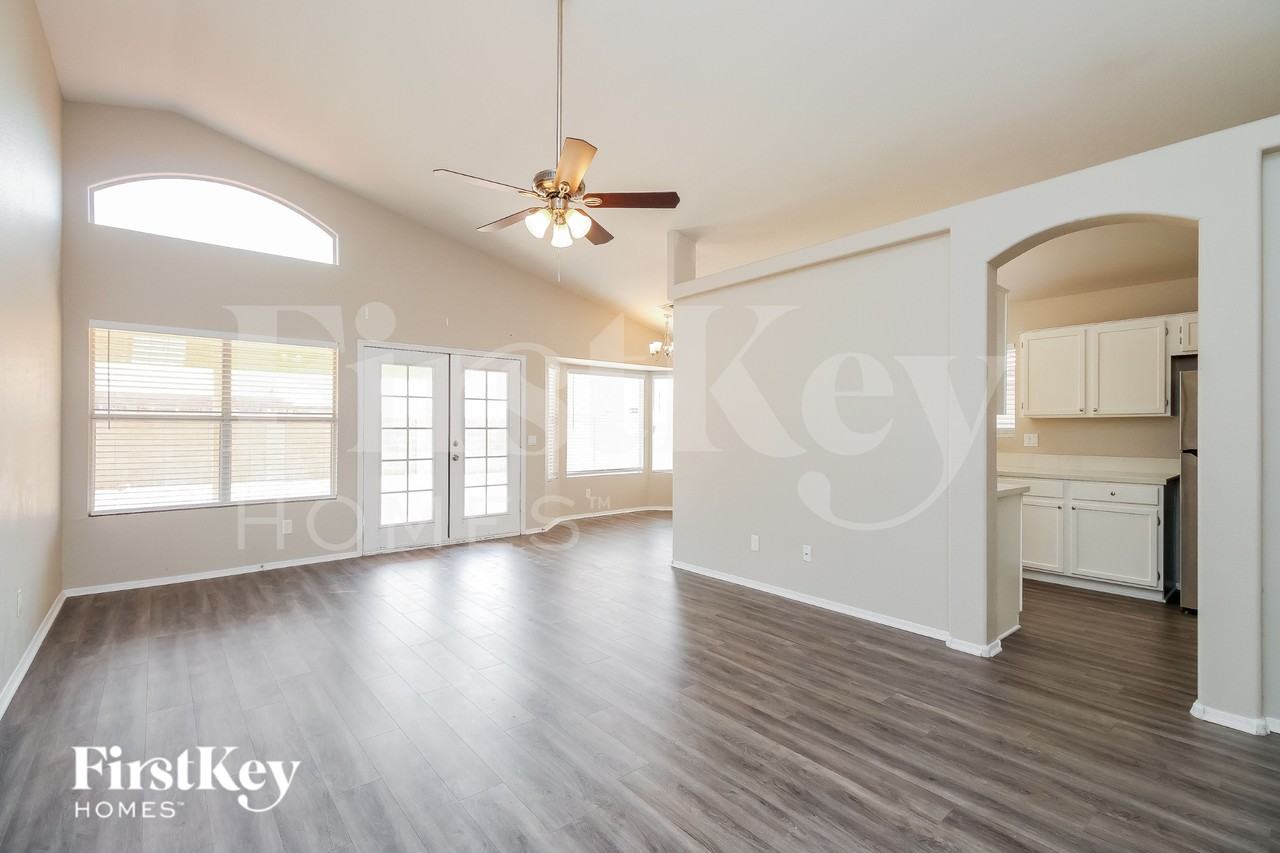 4323 E Aspen Ave - Photo 2 of 16