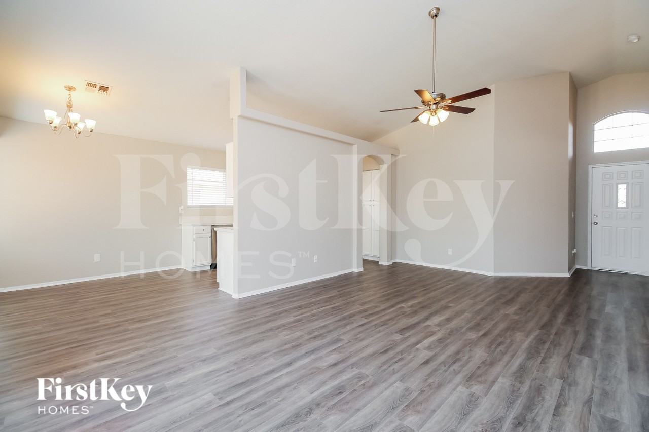 4323 E Aspen Ave - Photo 3 of 16