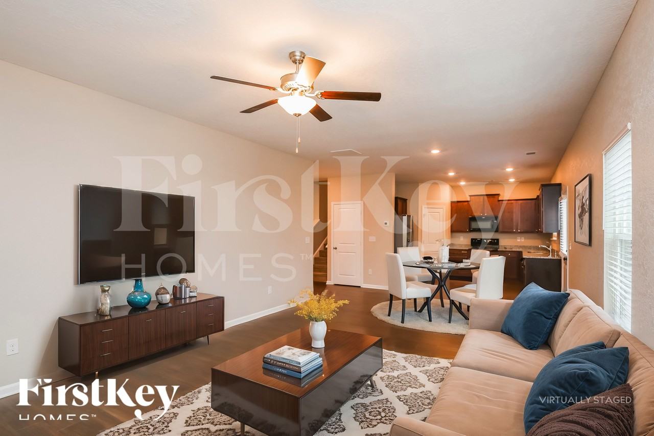 811 Walnut Creek Cir - Photo 2 of 18